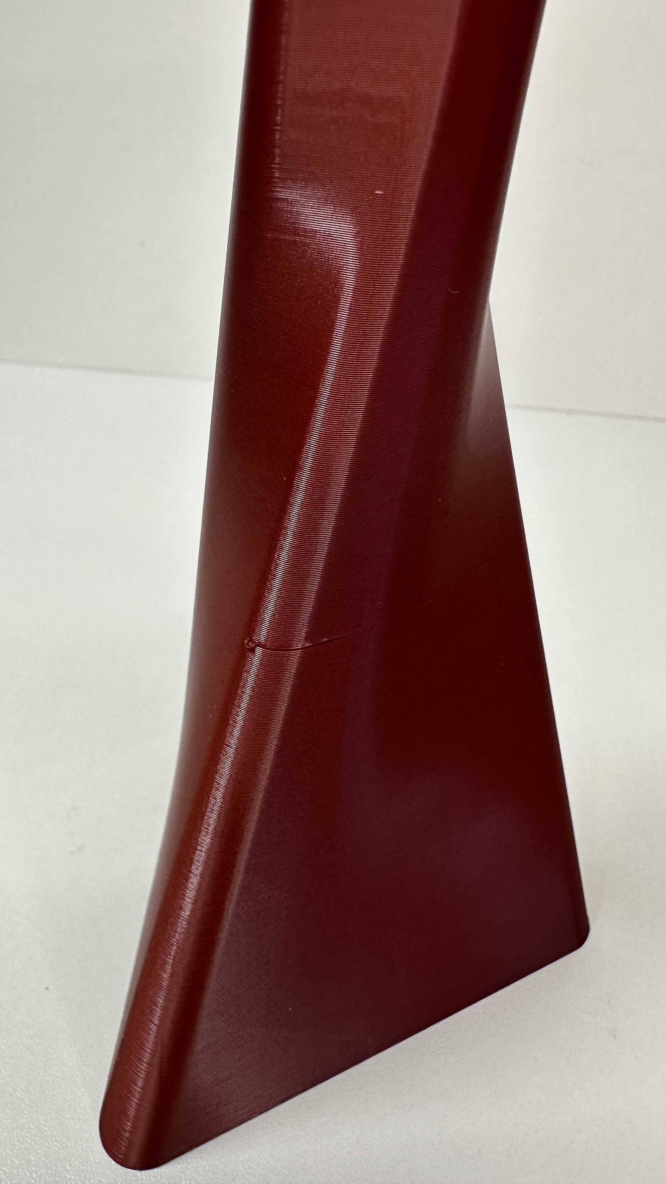 Zachráněný výtisk – Designová váza Prisma 15 cm (Bordeaux)