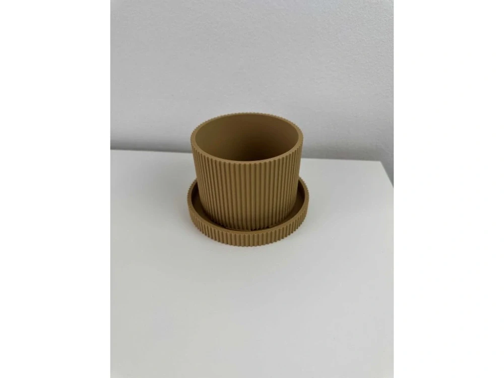 Moderní žebrovaný květináč s podmiskou – minimalistický design, 3D tisk